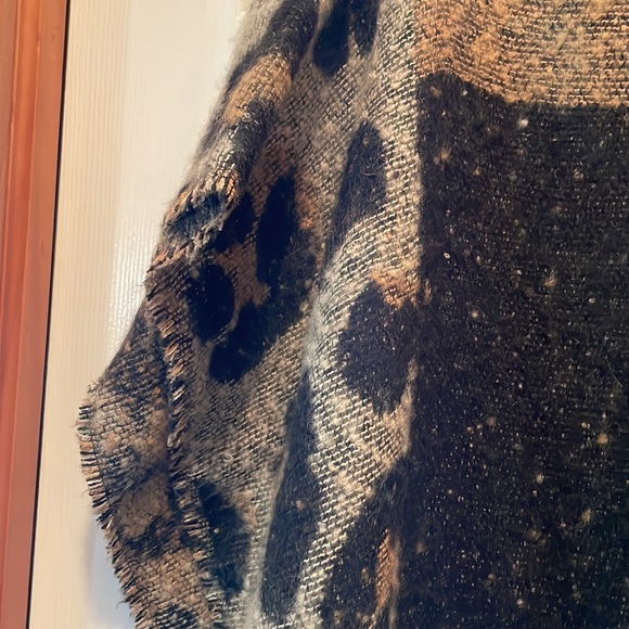 Tjmax wrap around scarf or wrap, lrg - Picture 3 of 8